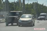 На проспекте Героев Сталинграда девушка на "Фиате" столкнулась с армейским автомобилем