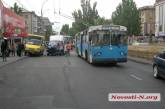 Возле Центрального рынка троллейбус врезался в маршрутку