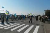 Блокада Крыма началась: активисты возводят бетонные преграды, заблокирована одна из главных трасс. ВИДЕО