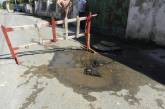 В Николаеве в ходе дорожных работ поврежден водопровод — люди остались без воды, а «водоканал» помочь отказывается