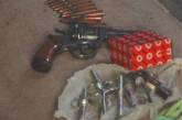 В ходе обыска у жителя Николаевщины нашли арсенал оружия и коноплю, спрятанную в гробу. ФОТО. ВИДЕО