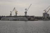  Ракетный катер и корабль морской охраны, зашедшие в Николаев на ремонт, поставили в плавдок. ФОТО