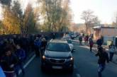 «Автомайдан» приехал к Порошенко требовать отставки Шокина