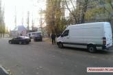 В Николаеве пьяные водитель и пассажир "Ниссана", ударив "Мерседес", устроили разборки с его водителем