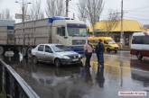 В Николаеве столкнулись седельный тягач MAN и Dacia Logan