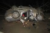 На Херсонщине Jaguar врезался в столб: три человека погибли