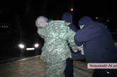 Пьяные военные устроили дебош на автовокзале в Николаеве. Полицейским пришлось применить силу