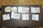 Суд арестовал зачетные книжки, которые со вложенными в них деньгами  нашли у бывшего студента