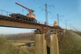 На Николаевщине железнодорожники отремонтировали столетний мост