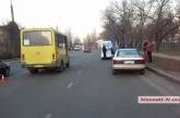 На Октябрьском проспекте в Николаеве столкнулись маршрутка и "Форд"