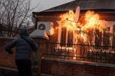 На Харьковщине активисты забросали "коктейлями Молотова" дом начальника полиции