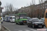 На центральных улицах Николаева «предновогодние» пробки. ВИДЕО