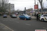 В центре Николаева столкнулись «Форд» и «Ниссан»