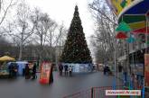 В Николаеве демонтируют главную новогоднюю елку города