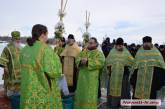 Николаев отмечает Крещение: желающих пройти крестным ходом и искупаться в проруби оказалось немало