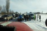 На трассе в Николаевской области водители заблокировали спецтехнику: требуют открыть дороги