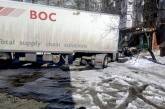 В районе "Сельпо" фуры увязли в снегу и заблокировали двор четырех многоэтажек в Николаеве