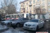Хроники автобыдла: в центре Николаева водитель легковушки заблокировал движение трамвая