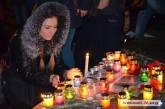 Николаевцы зажгли и выложили на центральной площади свечи в память об Андрее Кузьменко