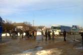 Жители села в Еланецком районе перекрыли трассу национального значения, требуя отремонтировать дорогу