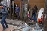 В Киеве устроили погром Сбербанка и Альфа-Банка