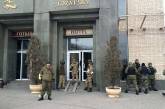 Радикалам, занявшим "Казацкий" в Киеве предложили покинуть отель до полудня. Иначе – силовые действия – СМИ