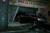 В Одессе пьяный водитель Mercedes въехал в Медтехнику