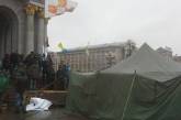 Коммунальщики разбирают "третий майдан" в центре Киева