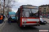 В центре Николаева столкнулись маршрутка и троллейбус