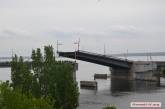 В Николаеве из-за разводки мостов образовались огромные автомобильные пробки
