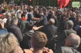 В Харькове во время возложения цветов к Мемориалу Славы произошли столкновения. ВИДЕО