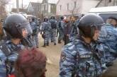 В Бахчисарае вооруженные люди в балаклавах проводят обыски и аресты крымских татар