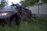 В Николаеве «Тойота» слетела с дороги и врезалась в дерево: два человека погибли, один травмирован
