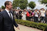 Медведев - крымским пенсионерам: "Денег нет, держитесь". ВИДЕО