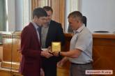 Мэр Николаева вручил стипендии талантливой молодежи и позвал в горсовет