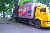 В центре Николаева столкнулись грузовик и маршрутка
