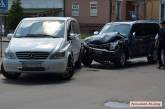 В центре Николаева столкнулись «Mitsubishi» и «Mercedes»