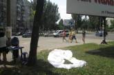 В разных районах Николаева неизвестные напали на агитационные палатки