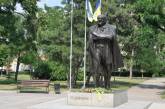 Николаевские сотрудники СБУ ко Дню Конституции возложили цветы к памятнику Шевченко