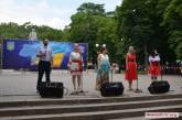 Концерт в честь Дня Конституции в Николаеве проходит перед пустой площадью