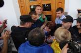 Возле мэрии Одессы произошла потасовка активистов с полицией. ФОТО