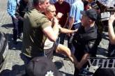 Протесты в Киеве: под Кабмином произошла стычка между митингующими и полицией