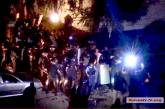 В сети появилось видео ночного столкновения жителей Кривого Озера и спецроты полиции