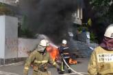 В Киеве неизвестные подожгли шины под офисом "Интера"