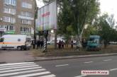 В центре Николаева маршрутка с пассажирами потеряла управление, снесла ограду и слетела с дороги 