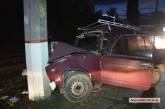 В Николаеве автомобиль врезался в фонарный столб — два человека в больнице