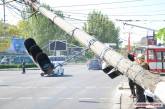 Центр Николаева застыл в пробке — рухнул столб с электропроводами