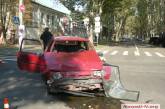 В центре Николаева столкнулись Mercedes и "Таврия": пострадали 2 человека
