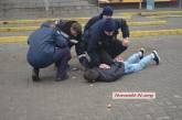На рынке «Колос» преступник во время задержания выдернул чеку из гранаты