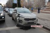 В центре Николаева столкнулись Hyundai, KIA и BMW